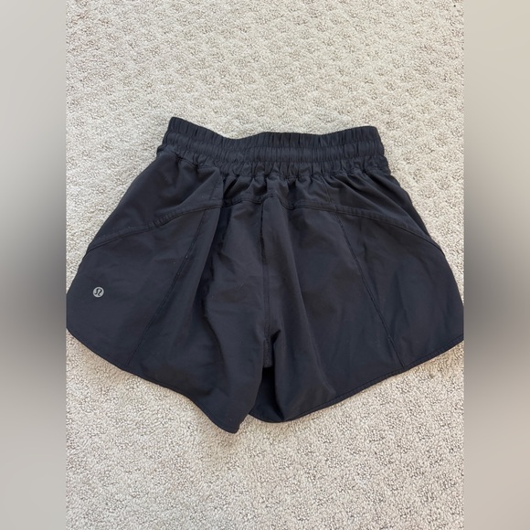 Lululemon shorts size 8 - Picture 3 of 4